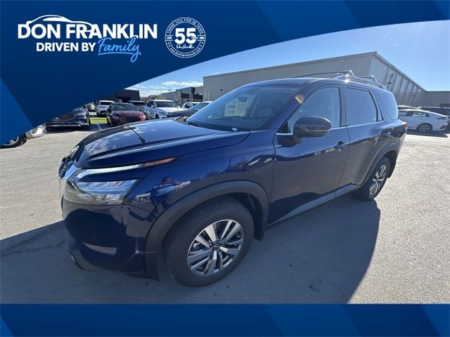 2025 Nissan Pathfinder SL