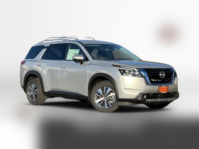 2025 Nissan Pathfinder SL