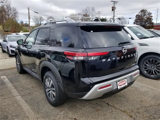 2025 Nissan Pathfinder SL