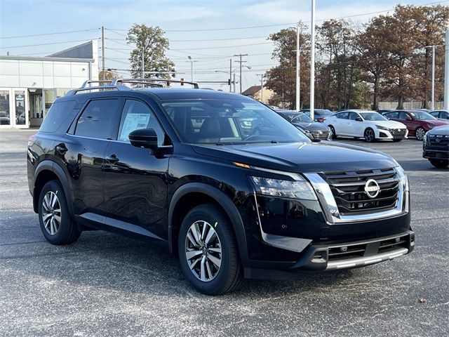 2025 Nissan Pathfinder SL