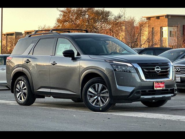 2025 Nissan Pathfinder SL