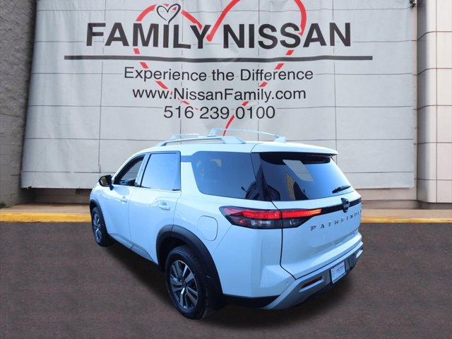 Vehicle image 6 of 23