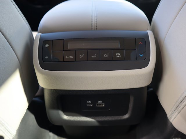 Vehicle image 20 of 23