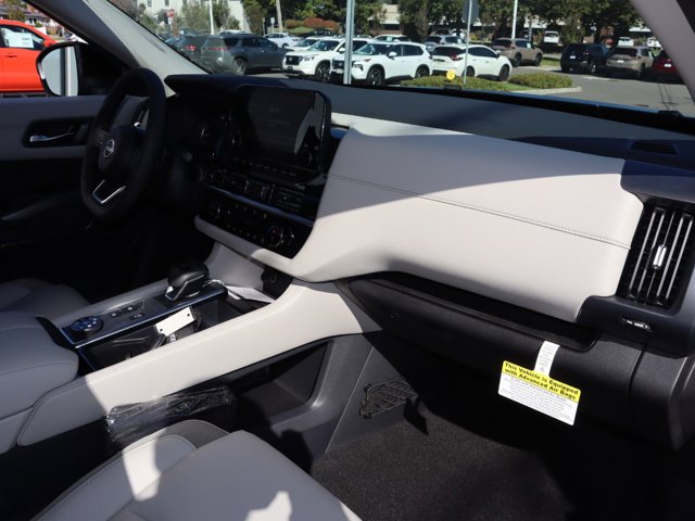 Vehicle image 22 of 23