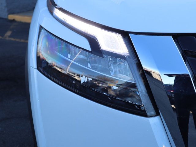 Vehicle image 9 of 23