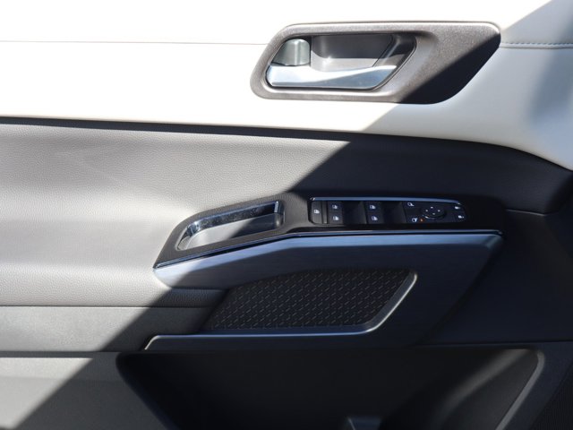 Vehicle image 15 of 23