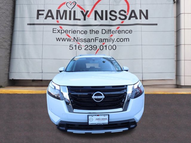 Vehicle image 3 of 23