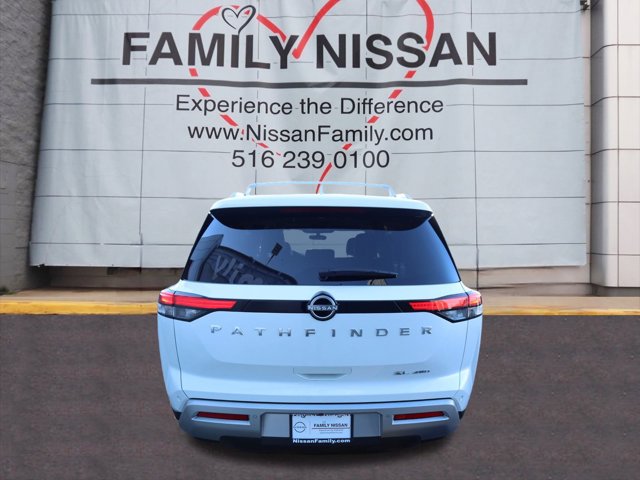 Vehicle image 4 of 23