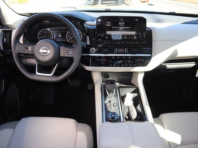 Vehicle image 18 of 23