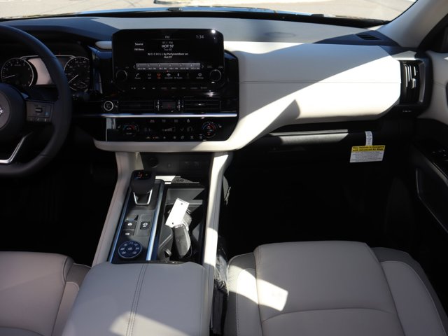 Vehicle image 19 of 23