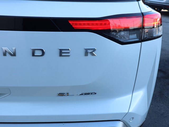 Vehicle image 11 of 23