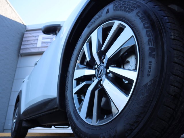 Vehicle image 7 of 23