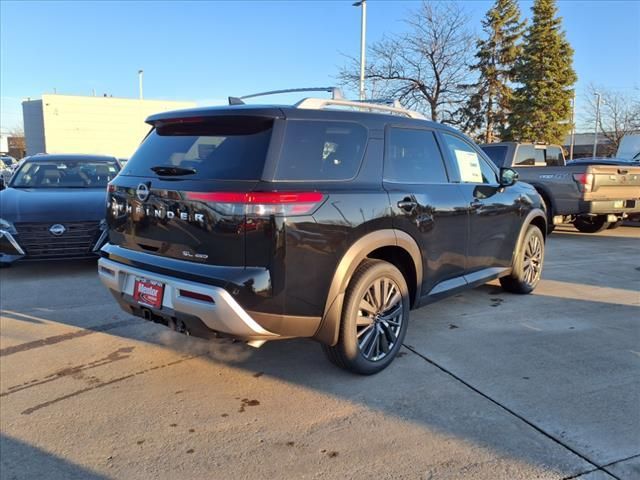 2025 Nissan Pathfinder SL