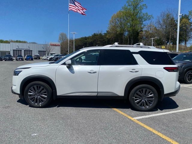 2025 Nissan Pathfinder SL