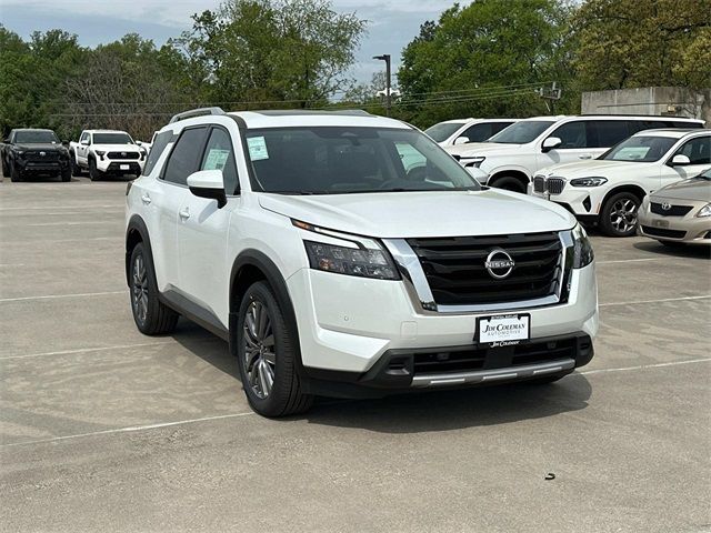 2025 Nissan Pathfinder SL