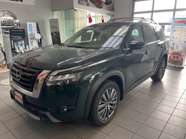 2025 Nissan Pathfinder SL