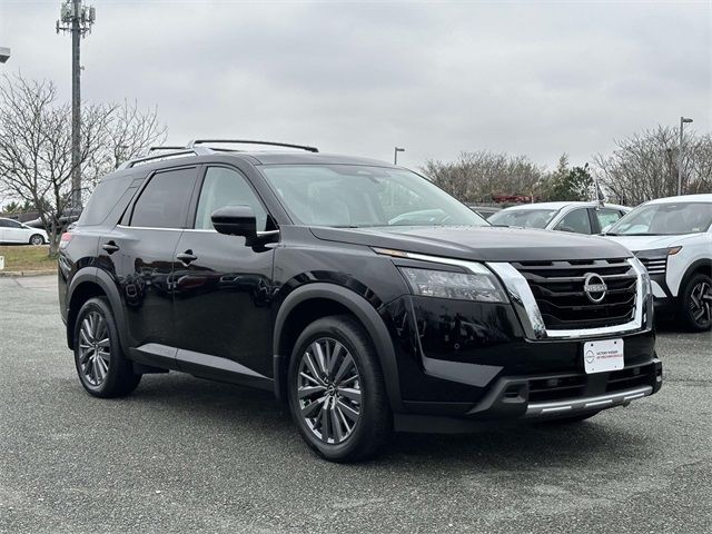 2025 Nissan Pathfinder SL