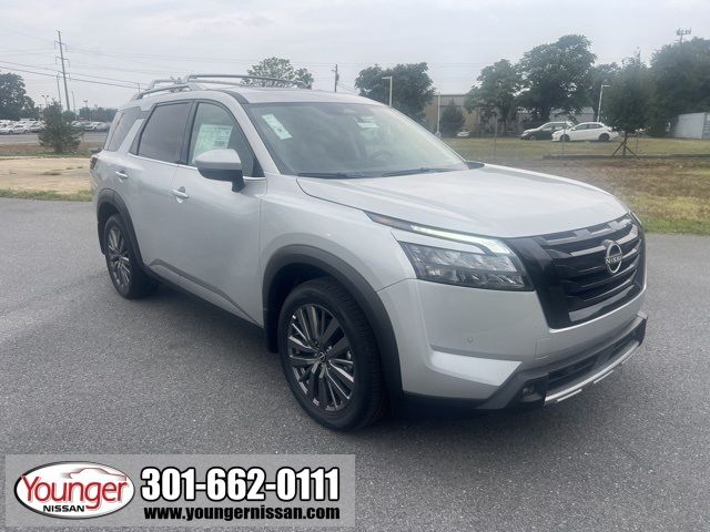 2025 Nissan Pathfinder SL