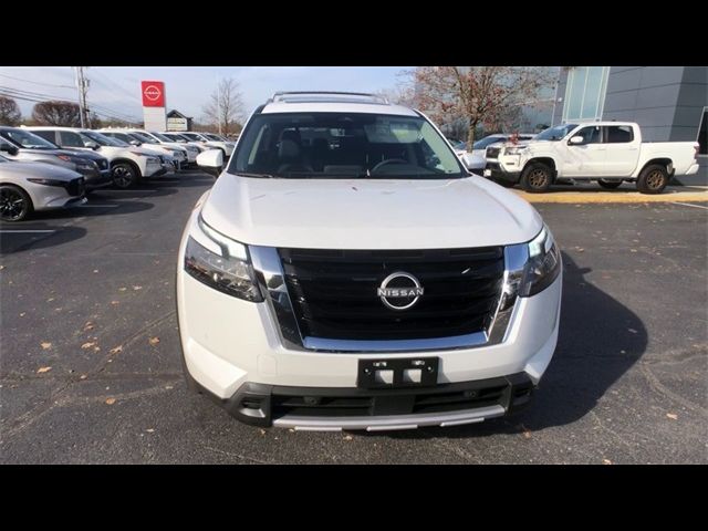 2025 Nissan Pathfinder SL