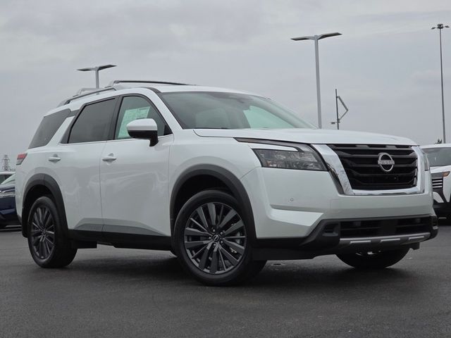 2025 Nissan Pathfinder SL