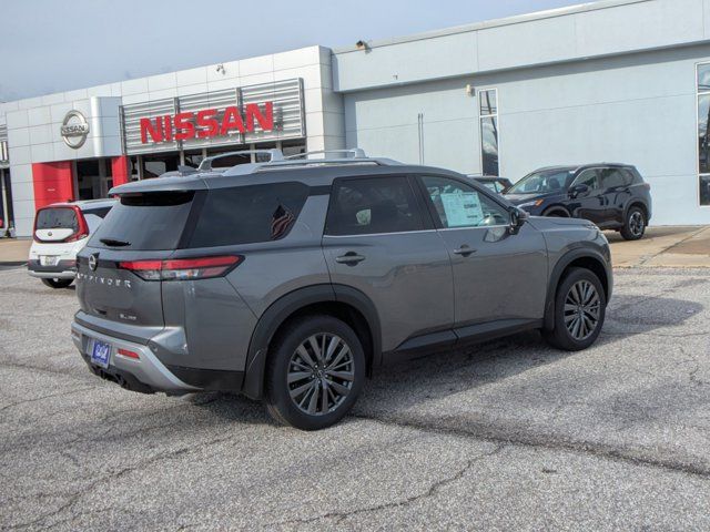 2025 Nissan Pathfinder SL