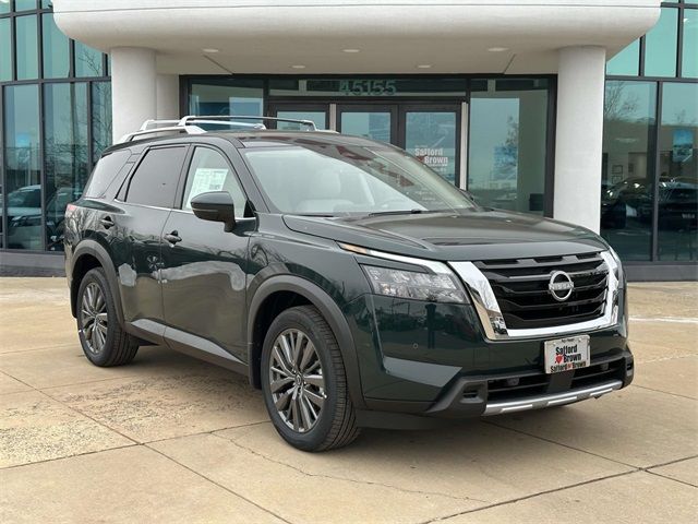 2025 Nissan Pathfinder SL