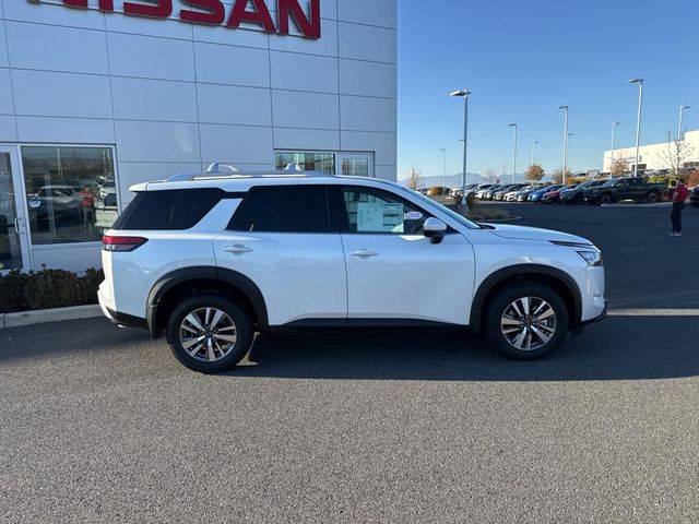 2025 Nissan Pathfinder SL