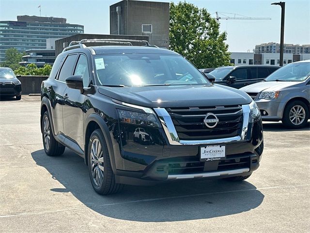 2025 Nissan Pathfinder SL