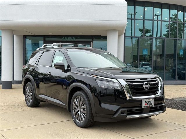 2025 Nissan Pathfinder SL