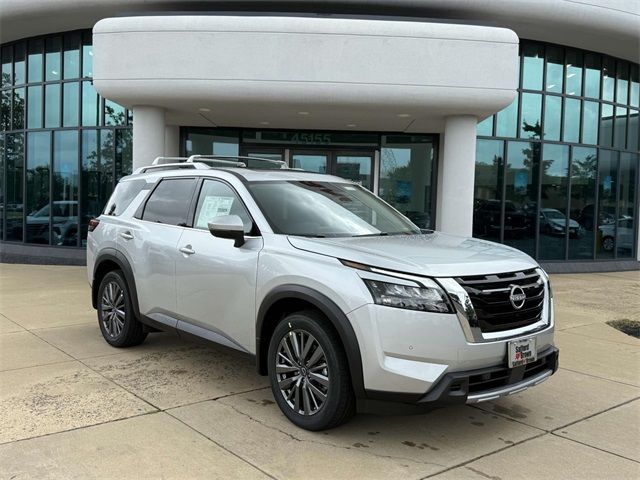 2025 Nissan Pathfinder SL