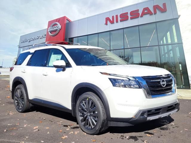 2025 Nissan Pathfinder SL