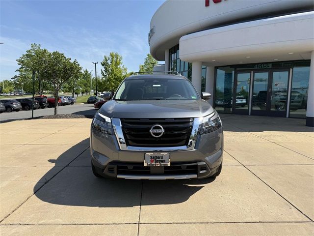 2025 Nissan Pathfinder SL
