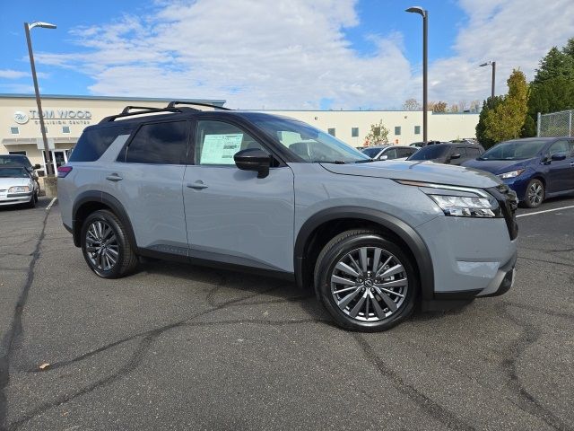 2025 Nissan Pathfinder SL