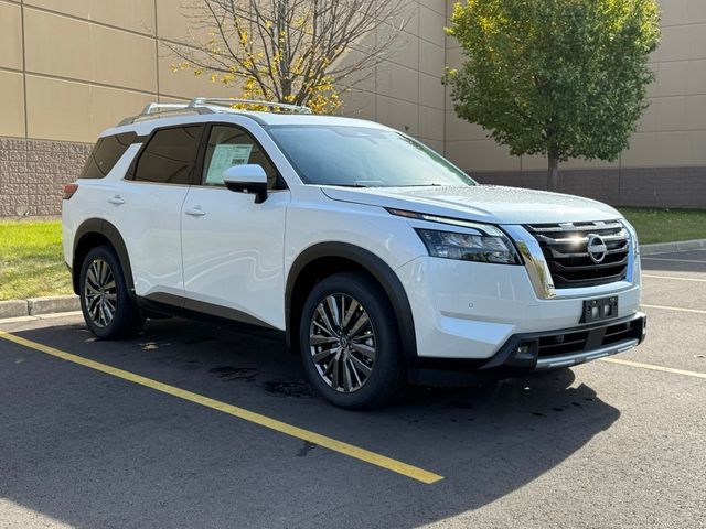 2025 Nissan Pathfinder SL