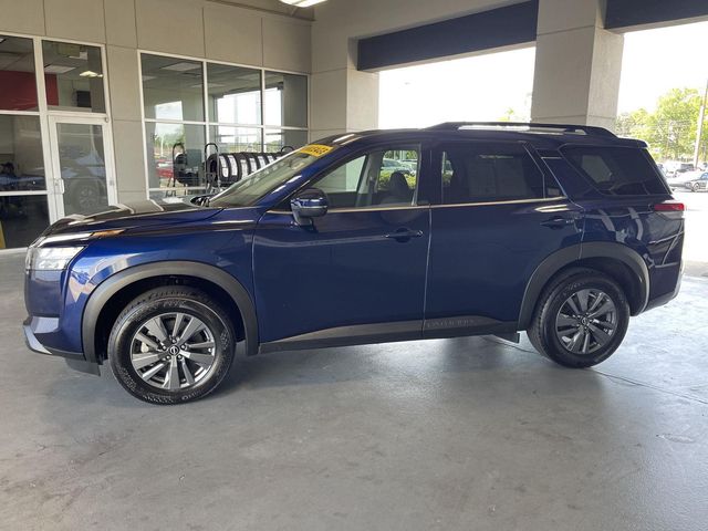 2025 Nissan Pathfinder SV