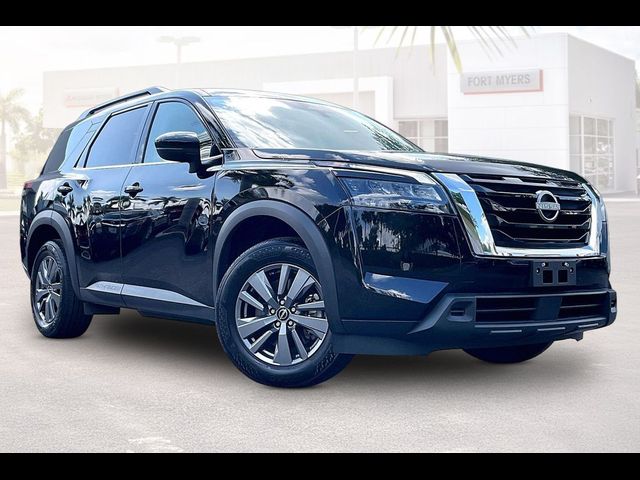 2025 Nissan Pathfinder SV