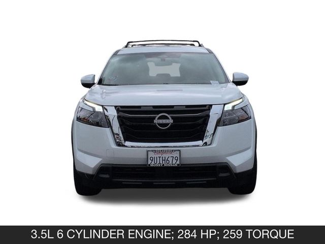 2025 Nissan Pathfinder SV