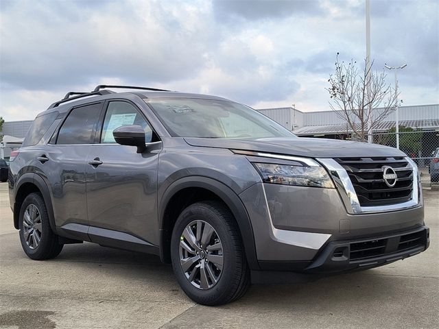 2025 Nissan Pathfinder SV