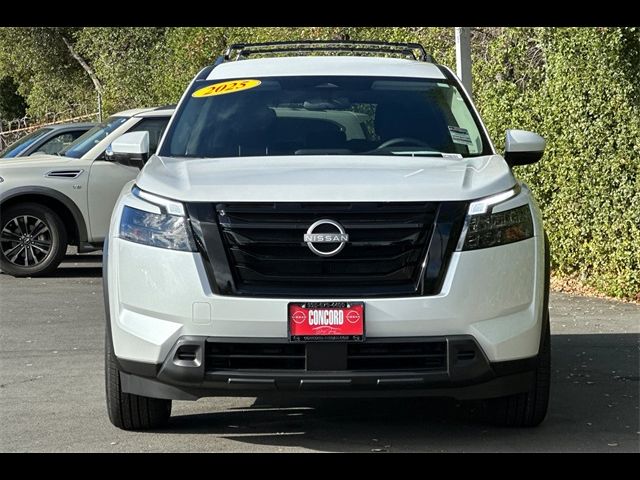 2025 Nissan Pathfinder SV