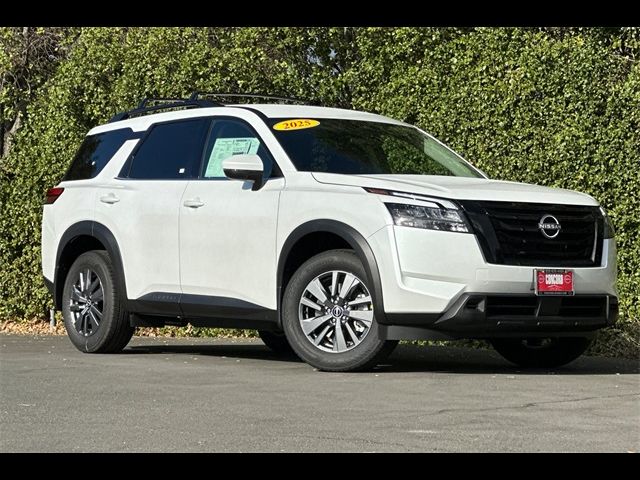 2025 Nissan Pathfinder SV