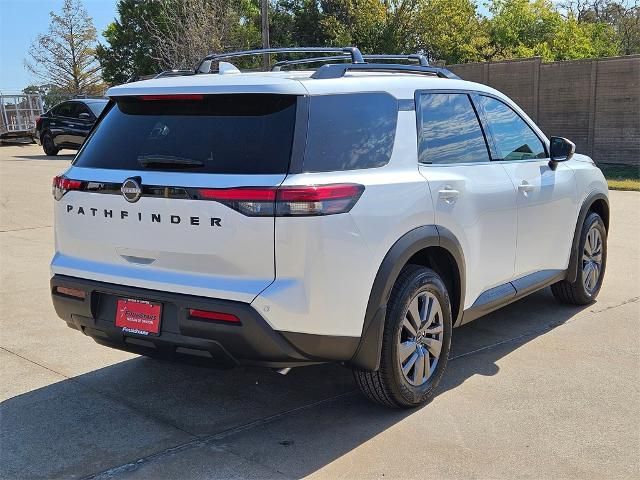 2025 Nissan Pathfinder SV