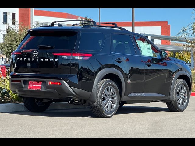 2025 Nissan Pathfinder SV