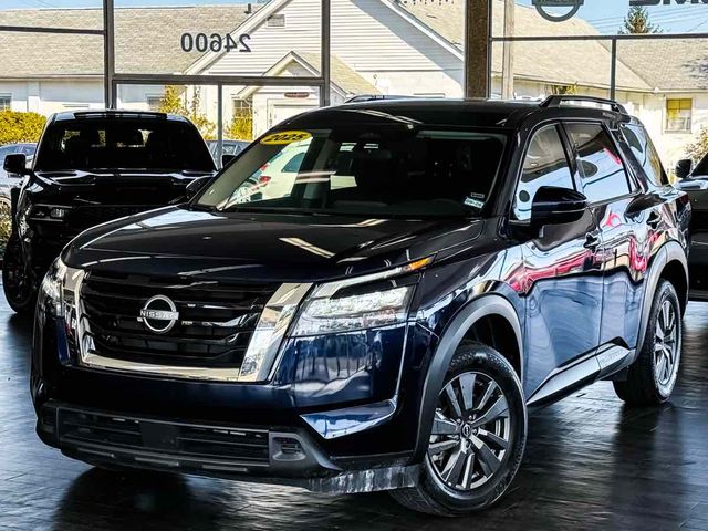 2025 Nissan Pathfinder SV