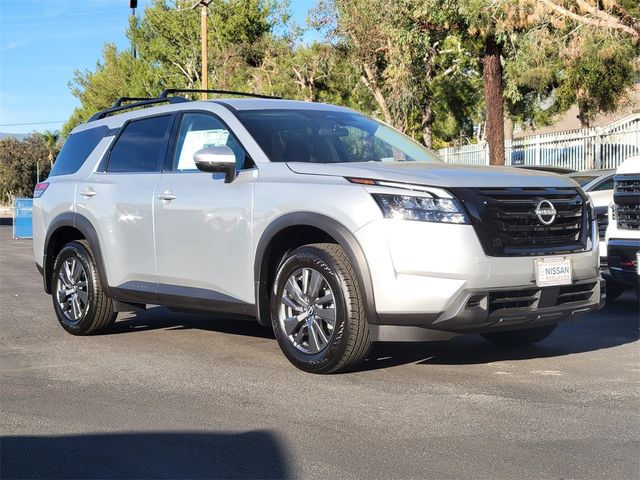 2025 Nissan Pathfinder SV