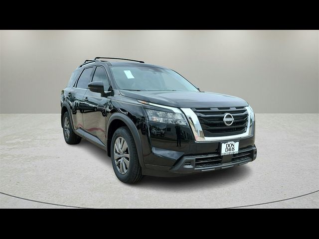 2025 Nissan Pathfinder SV