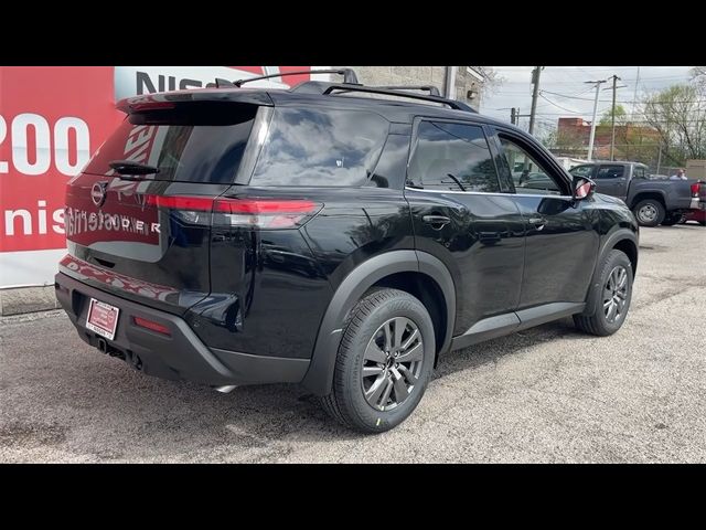 2025 Nissan Pathfinder SV