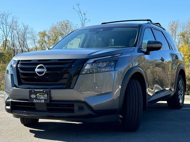 2025 Nissan Pathfinder SV