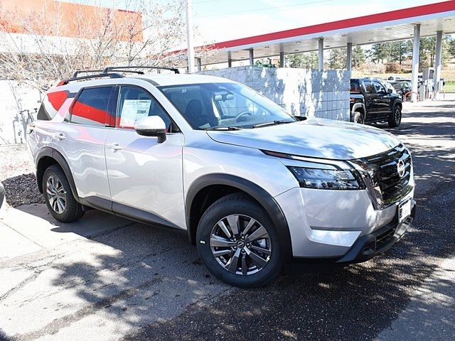 2025 Nissan Pathfinder SV