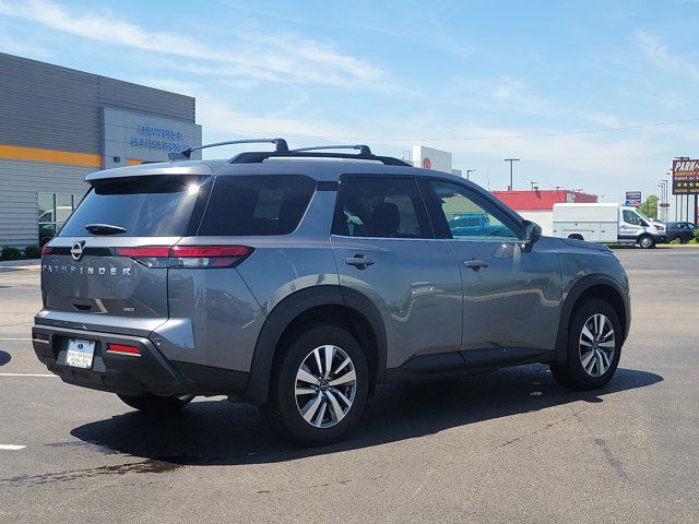 2025 Nissan Pathfinder SV