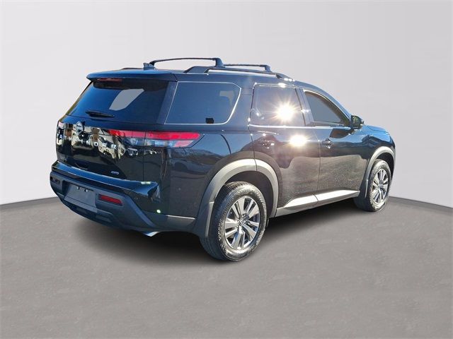 2025 Nissan Pathfinder SV